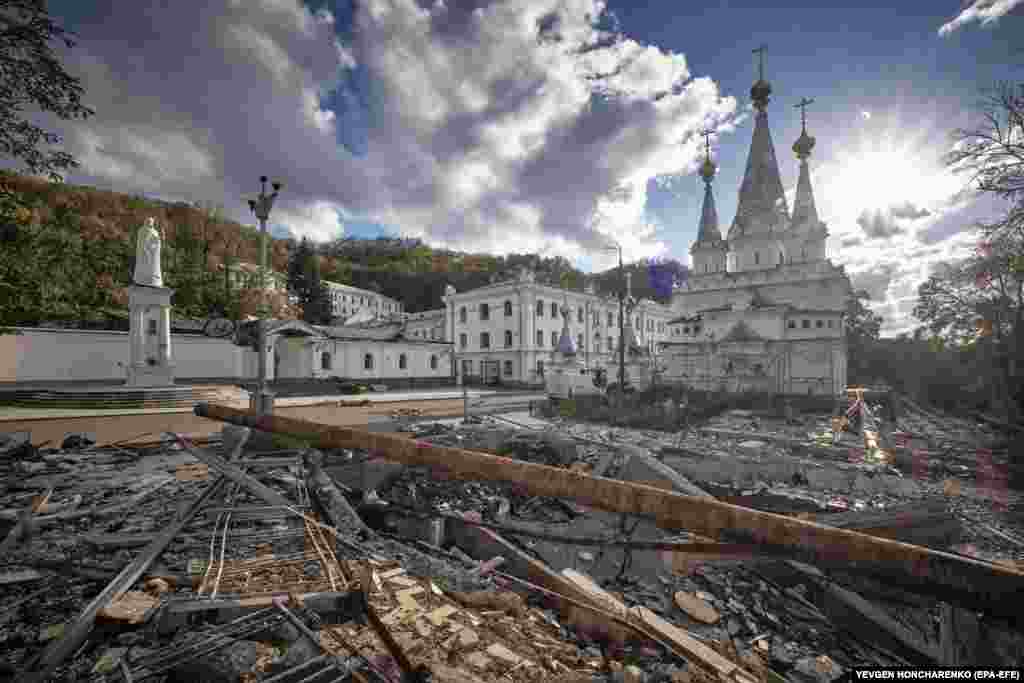 The World Bank estimates that the cost of reconstruction and recovery in Ukraine will be a minimum of $349 billion, 1.5 times the size of Ukraine's prewar economy. This figure is expected to rise as the war continues.