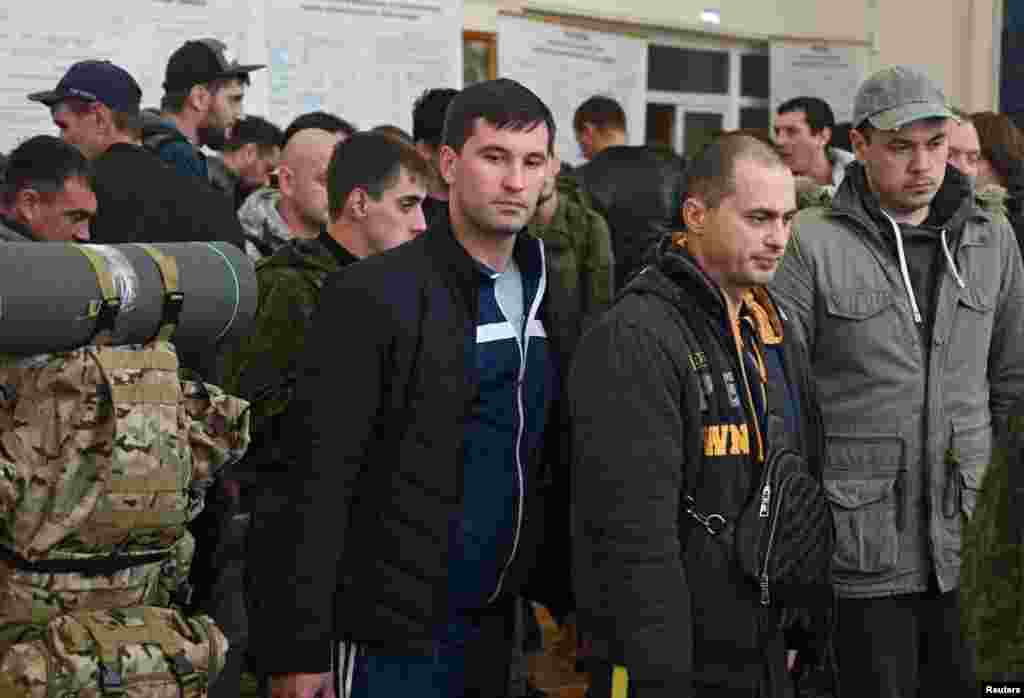 Draftees arrive at an assigned gathering point in Bataysk. The Ukrainian armed forces&#39; southern command said on September 27 that its counteroffensive in the southeastern Kherson region had resulted in enemy losses of 77 soldiers, six tanks, five howitzers, three antiaircraft installations, and 14 armored vehicles. The claim could not be independently verified.