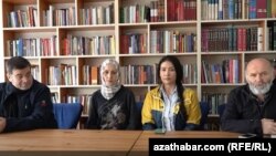 Türkmenistanda adam hukuklary boýunça Stambulda geçirilen seminaryň gatnaşyjylary. Stambul, 2022-nji ýylyň 1-nji apreli.