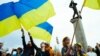 Мешканці Донецька на акції протесту проти агресії Росії щодо України. Донецьк, 28 квітня 2014 року