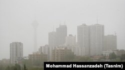 برخی از کلانشهرهای ایران مانند تهران و اصفهان در سال گذشته تنها سه روز هوای پاک را تجربه کردند