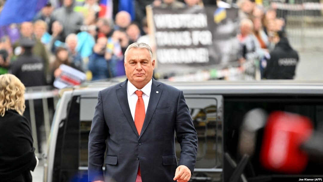 Mađarski premijer Viktor Orban dolazi na neformalni samit Evropske unije u Pragu, 7. oktobar 2022.
