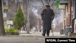 The Ukrainian town of Vovchansk is now largely deserted, with businesses boarded up and the few remaining civilians struggling to get by.