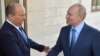Президент России Владимир Путин во время разговора с премьер-министром Израиля Нафтали Беннетом 