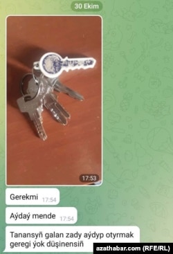 Annaýewiň telefonyndaky Telegram messenjeriniň suraty. Onda Şyhyýew ogurlanan açarlaryň suratyny ugratdy