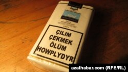 Daşary ýurtda türkmen alyjylary üçin öndürilen çilimiň gutusy.