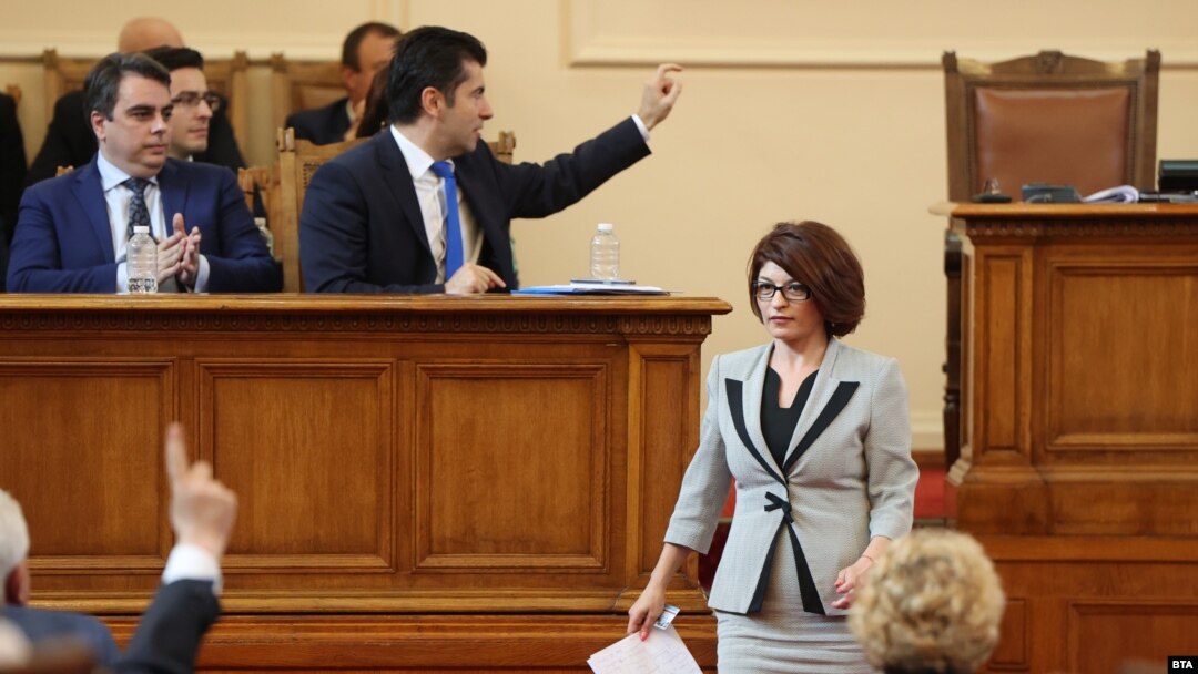 Десислава Атанасова от ГЕРБ по време на дебата за вота на недоверие към правителството във вторник.