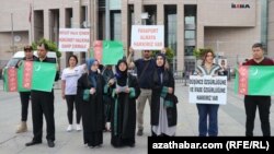 Turkmen nationals residing in Turkey stage a protest in Istanbul on June 21 against human rights abuses by Turkmen authorities.
