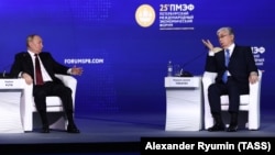 Russian President Vladimir Putin (left) and Kazakh President Qasym-Zhomart Toqaev attend the 2022 St. Petersburg International Economic Forum in June.