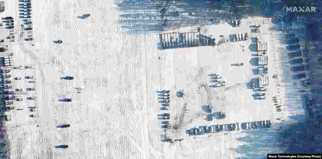 Probable SS-26 Iskander and multiple-rocket launchers deployed northwest of Yelsk on February 4. Yelsk is in Belarus's Homel region, about 20 kilometers from the Ukrainian border.