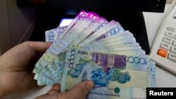 Gazagystanyň milli puly tenge. 