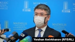 Серік Шәпкенов.