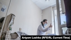Anastasia Voloshina with a patient