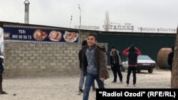 بیشترین تعداد افغانهای مهاجر در کمپ وحدت در نزدیکی شهر دوشنبه تاجیکستان زنده گی می کنند