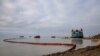 Минтранс заявил об откачке мазута из танкера в Керченском проливе