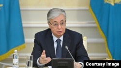 Қазақстан президенті Қасым-Жомарт Тоқаев Ақордада контртерористік штаб жиынын өткізді. Нұр-Сұлтан, 7 қаңтар, 2022 жыл. Сурет Ақорданың ресми сайтынан алынды.