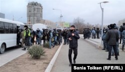 There was a heavy police presence at a protest in Aqtau on January 3.