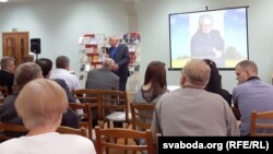 Перад землякамі выступае Ёсіф Навумчык