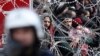 Migrantët në kufirin ndërmjet Turqisë dhe Greqisë.