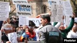 Акция протеста в Ереване против обязательной накопительной пенсионной системы (архив)