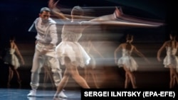 Bolşoy Teatrda Pyotr Çaykovskinin "Qu gölü" baletinin məşqi