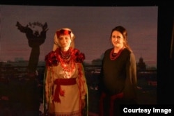 Mykolayiv Academic Art Drama Theater actors Violeta Mamykina and Olena Koshova take part in the theatrical concert program Ukraine Will Win on August 24, Independence Day.