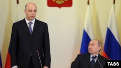 Оьрсийчоь -- Оьрсийчоьнан президент Путин Владимир а (Аьт), финансийн министр Силуанов Антон а (Аьр) финансийн министраллан коллегехь, Москох 17Охан2012