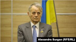 The detained man is a defense witness in the ongoing trial of Crimean Tatar leader Mustafa Dzhemilev.