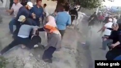 Аравандагы мушташ тууралуу тартылган видеодон алынган сүрөт.