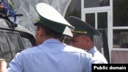 Lebapda polisiýa bölümleriniň tussaglary wagtlaýyn saklaýan kameralary adamdan doly diýip, “Türkmen inisiatiwasy” topary ýazýar.