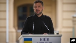 Владимир Зеленский, раисҷумҳури Украина.