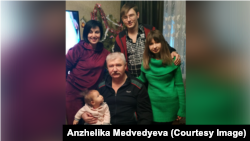 Anzhelika refused to stay in Russia with Valeria and Karolina.