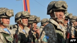 Doctors says that the outbreak affecting dozens of Kazakh soldiers could be a seasonal illness. (file photo)
