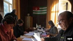 Двигало ли действительно кандидатами, как написано во всех их без исключения предвыборных текстах, стремление улучшить жизнь горожан? 