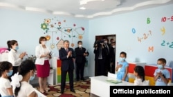 Prezident Şavkat Mirziyoyev Daşkənddə internat məktəbində