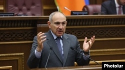 Armenia - Prime Minister Nikol Pashinian speaks in the Armenian parliament, Yerevan, June 18, 2025.