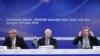 Ministri vanjskih poslova BiH i Španije, Sven Alkalaj (L) i Miguel Angel Morations (D), i komesar EU za proširenje Stefan Fule na konferenciji za štampu nakon sarajevske konferencije 2. juna 2010. godine. Foto: Photo: Midhat Poturović