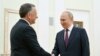 ABŞ-nyň prezidenti Donald Trampyň ýörite wekili Stiw Witkoff Russiýanyň prezidenti Wladimir Putin bilen görüşýär. Arhiw suraty
