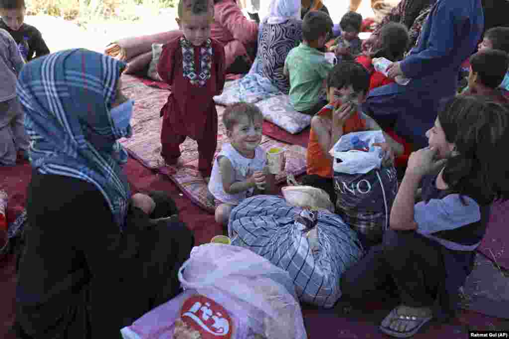 Displaced children from Afghanistan&#39;s northern provinces take refuge in a public park in Kabul.