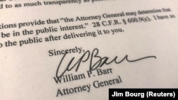 Semnătura ministrului justiției, William Barr pe o copie a scrisorii trimise Congresului