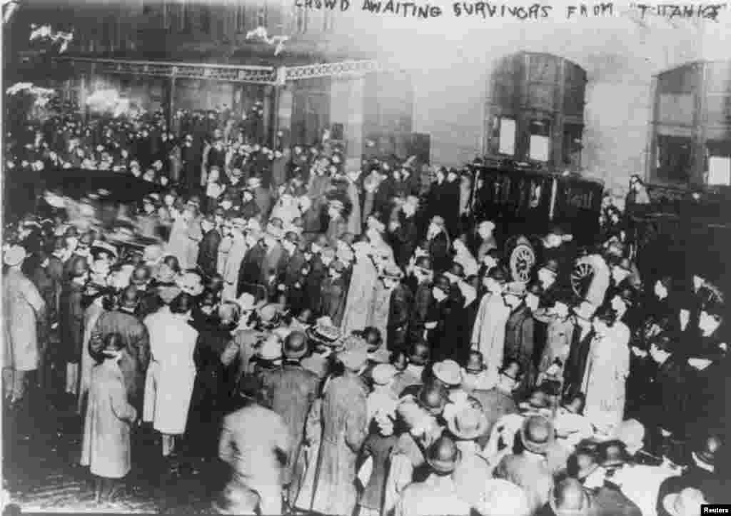A crowd in New York awaits survivors from the "Titanic" to arrive aboard the "Carpathia" on April 18, 1912.