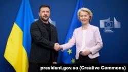 Președinta Comisiei Europene Ursula von der Leyen și președintele ucrainean Volodimir Zelenski
