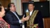 Эмомалӣ Раҳмон, раиси ҷумҳури Тоҷикистон, ҳамроҳи Сӣ Ҷинпин ва ҳамсараш. Шаҳри Душанбе, моҳи сентябри соли 2014