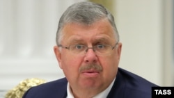Outgoing Russian customs chief Andrei Belyaninov's home was searched this week as part of an investigation into alcohol smuggling.