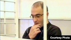 Imprisoned Azerbaijani journalist Eynulla Fatullayev in a Baku court in October 2007