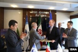 Boeing and Iranian officials meeting to discuss the sale of up to 60 jets to Tehran earlier this year.