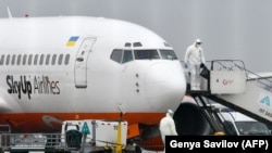 Раніше президент Володимир Зеленський повідомив, що протягом останніх п’яти днів з-за кордону в Україну повернулися понад 50 тисяч громадян