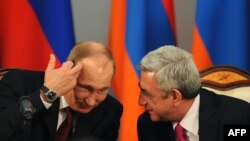 Armenia -- Russian President Vladimir Putin (L) speaks with his Armenian counterpart Serzh Sarkisian during a signing ceremony in Yerevan, December 2, 2013