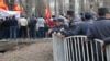25-марттагы митингден бир көрүнүш