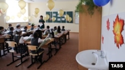 Parents in Russian-occupied parts of Ukraine are being threatened with the deprivation of parental rights if they don’t send their children to pro-Moscow schools this fall. (file photo)
